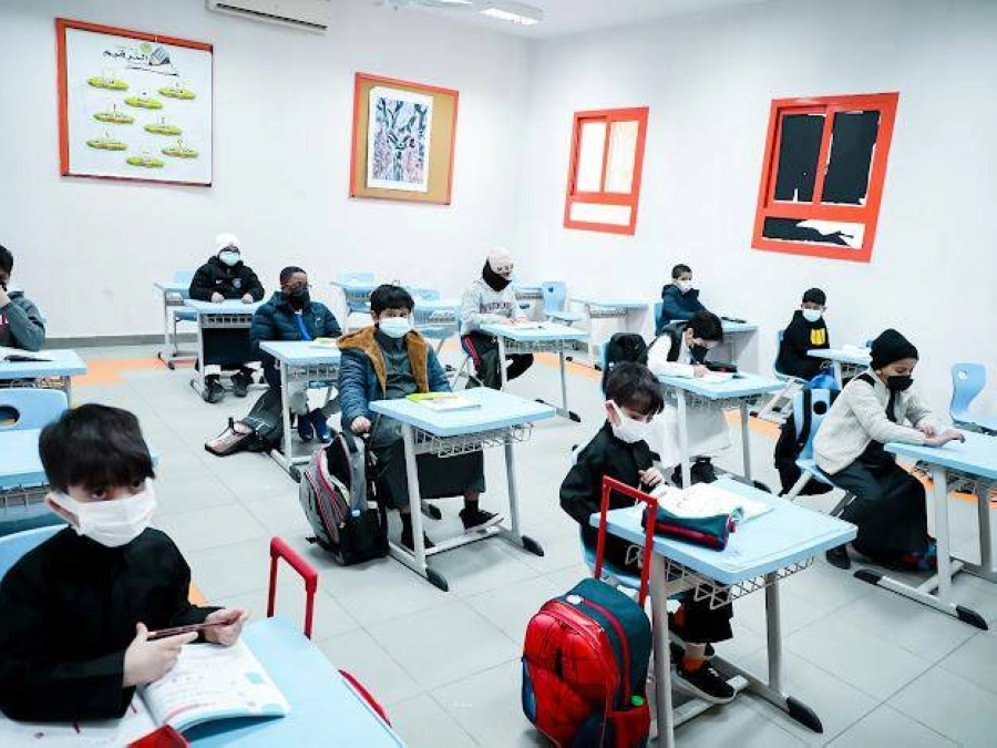 طلاب ابتدائية بأحد الفصول      (مكة)