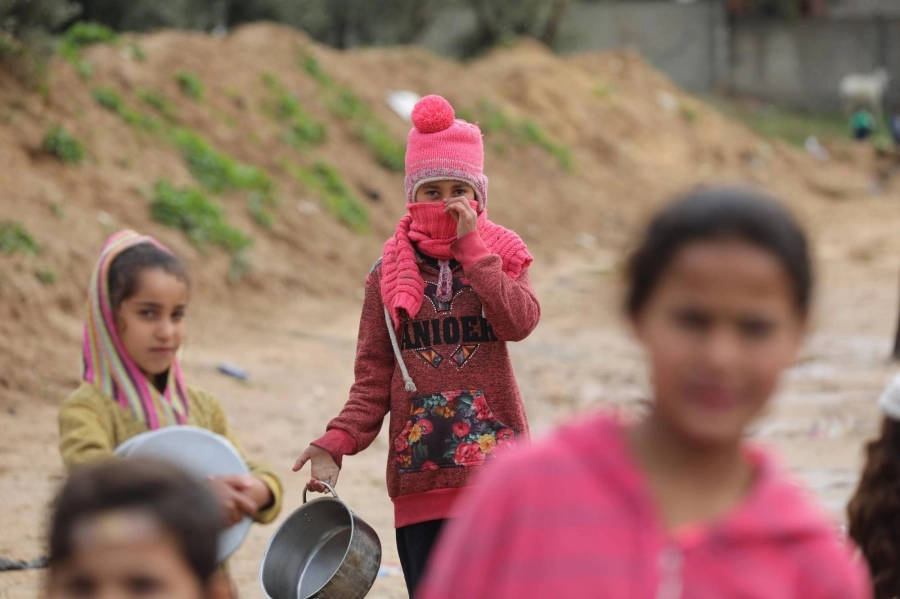 أطفال في غزة يواجهون مصير مجهول (د ب ا)