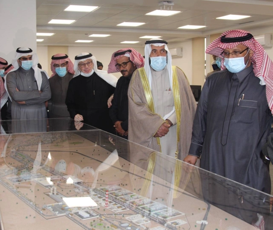 وفد من أعضاء مجلس الشورى يزور منفذ جديدة عرعر وأدبي الحدود الشمالية