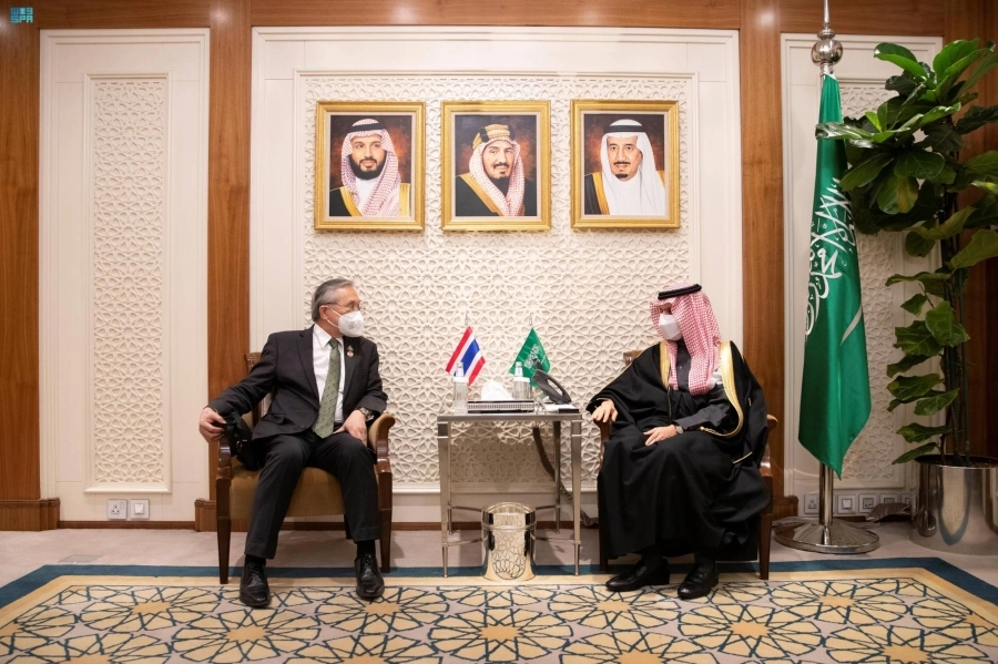 






فيصل بن فرحان لدى استقباله دون برامودويناي                              (واس)