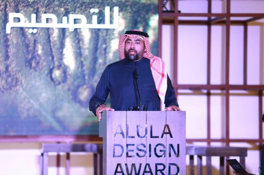 عمرو المدني خلال ألقاء كلمته بمناسبة جائزة العلا للتصميم