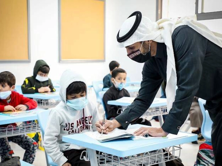 






معلم يتابع مع طلاب ابتدائية                     (مكة)