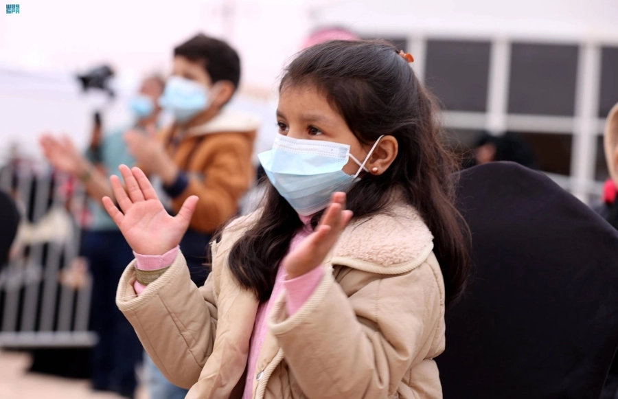 طفلة تتفاعل مع فعاليات المهرجان (مكة)