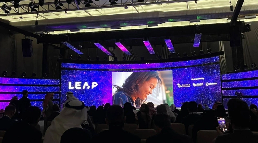 البروفيسور محمد سليم العلويني الأستاذ المتميز في الهندسة الكهربائية والحاسوبية في ⁧‫كاوست‬⁩، في حلقة نقاش بعنوان "5G: تمهيد الطريق للصناعة"