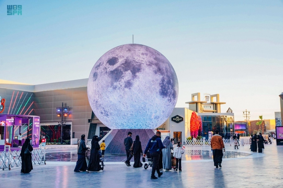 






الشاشة المستديرة في موسم الرياض                   (مكة)