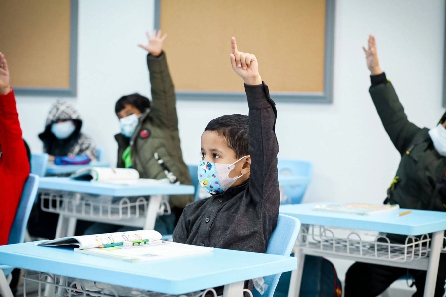 طلاب ابتدائية خلال مشاركتهم في إحدى الحصص (مكة)