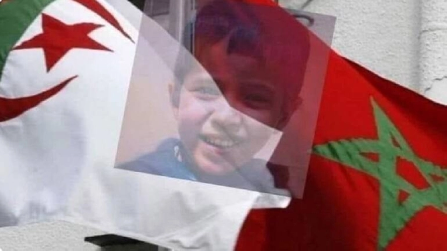 صورة ريان بين علمي المغرب والجزائر (مكة)