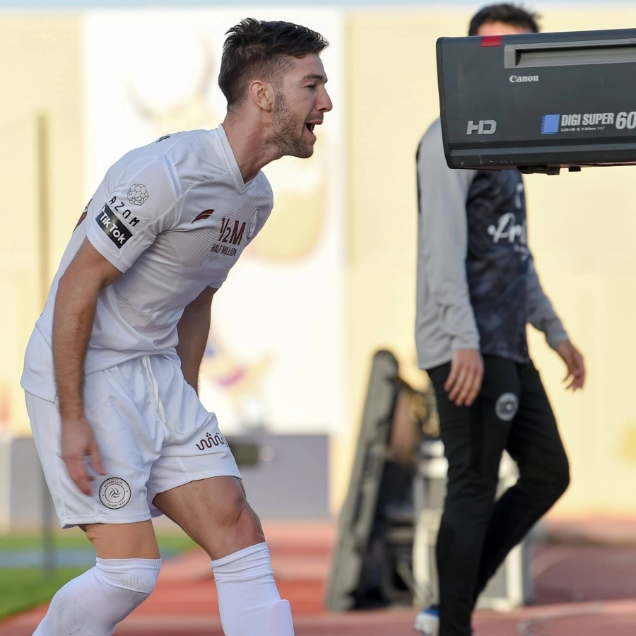 



لوسيانو فيتو عقب هدفه في الحزم