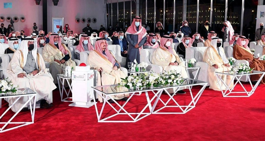 أمير الرياض يتوسط حضور الحفل  (مكة)