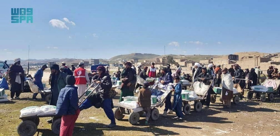 






أفغان يصطفون للحصول على المساعدات السعودية      (واس)