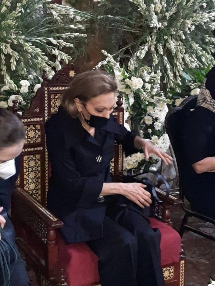 فرح بهلوي زوجة آخر ملوك إيران