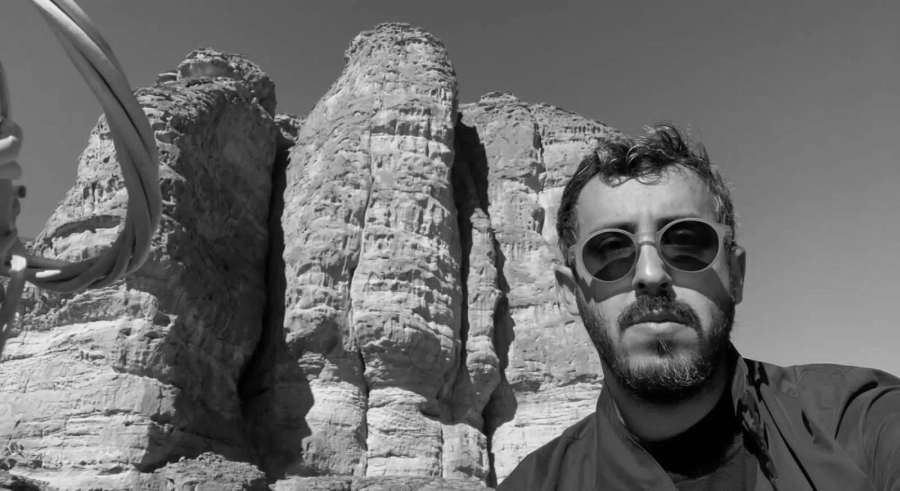 "جغرافيا الأمل" عمل جديد للفنان عبدالله العثمان من العلا