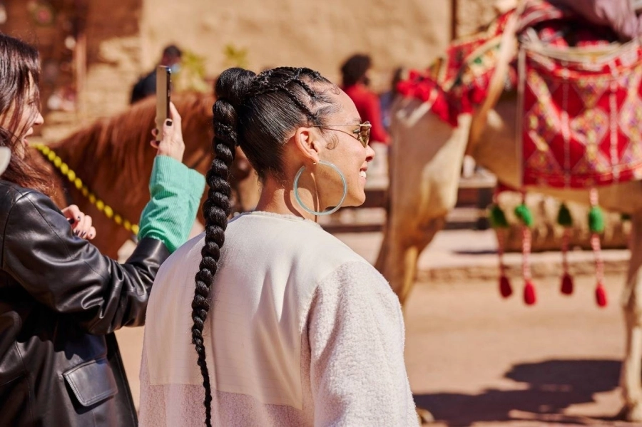 الفنانة الأمريكية أليشيا كيز تبهر جماهير العلا على مسرح المرايا