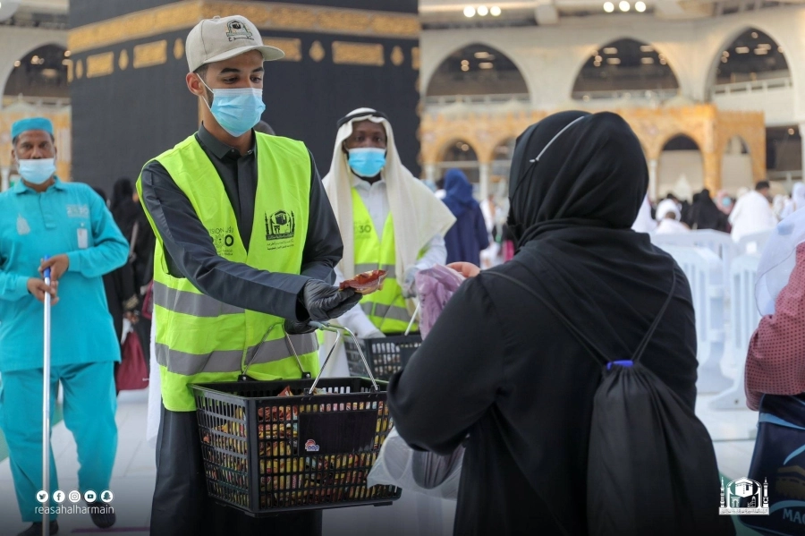 توزيع 2000 وجبة داخل الحرم المكي (مكة)