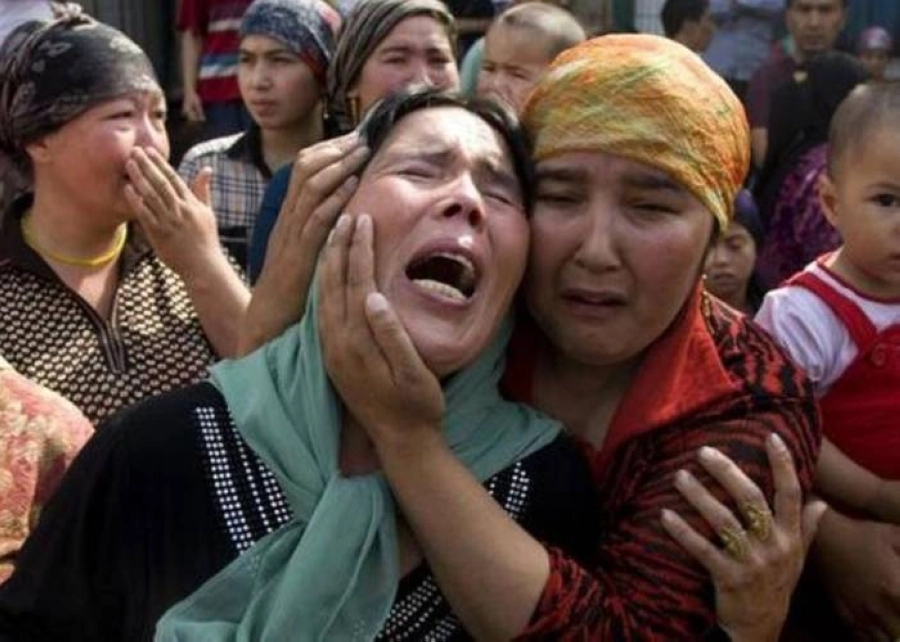 






ألم وحسرة في معسكر الإيغور                  (مكة)