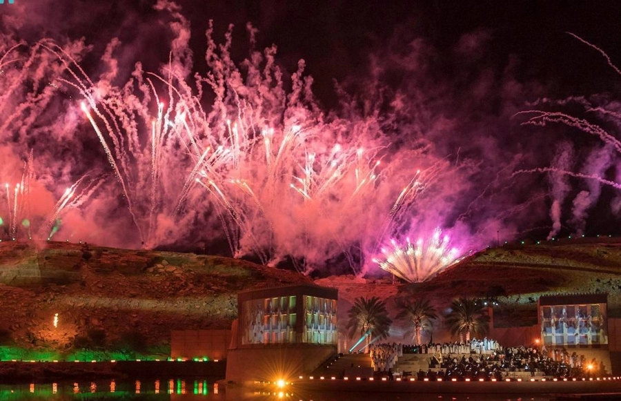 جانب من الألعاب النارية                                         (مكة)