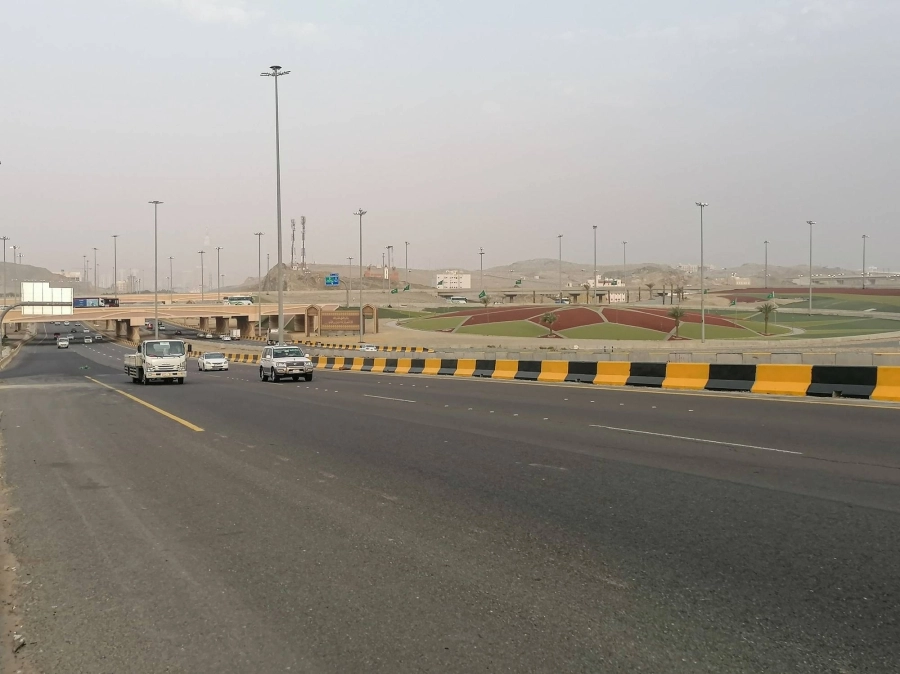 من الأراضي الفضاء (أنس الحارثي)