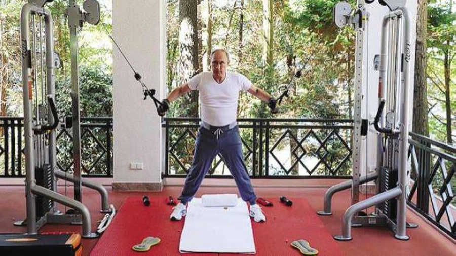 الرئيس الروسي في صالة ألعاب رياضية        (مكة)