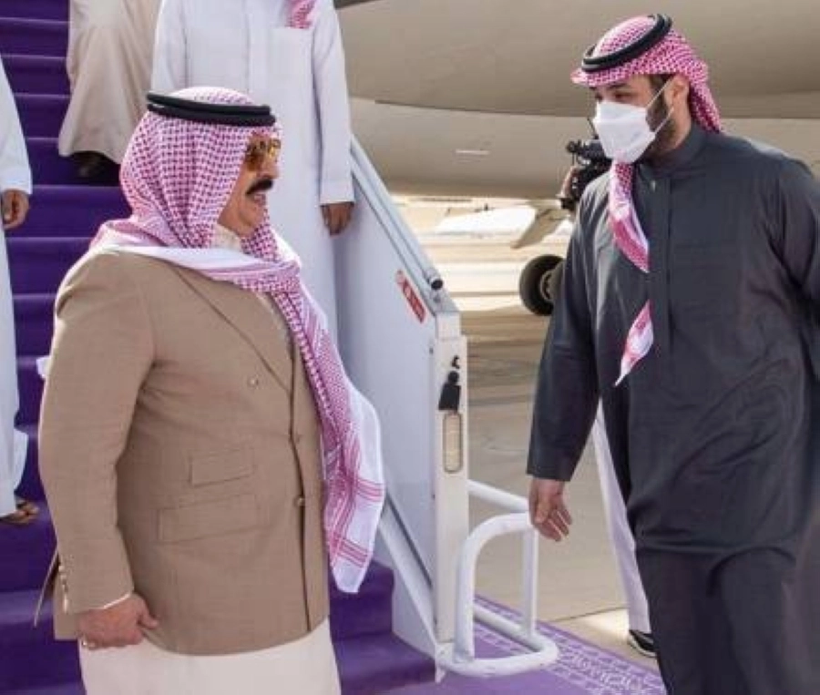 ملك البحرين يصل إلى الرياض.. وولي العهد في مقدمة مستقبليه (واس)