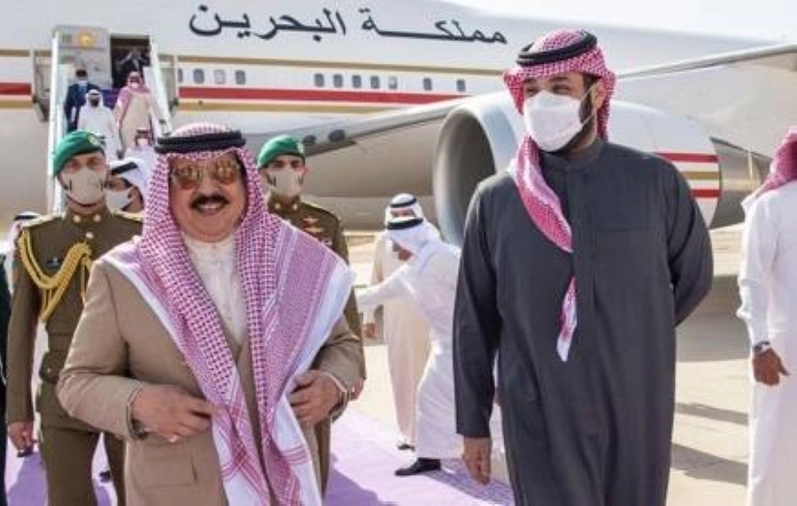 ملك البحرين يصل إلى الرياض.. وولي العهد في مقدمة مستقبليه (واس)