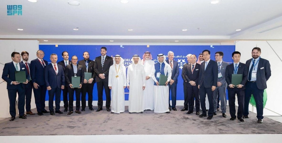 لقطة جماعية بعد توقيع مذكرات التعاون  (واس)