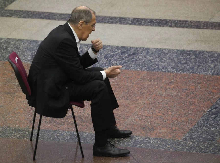 






سيرجي لافروف متأملا