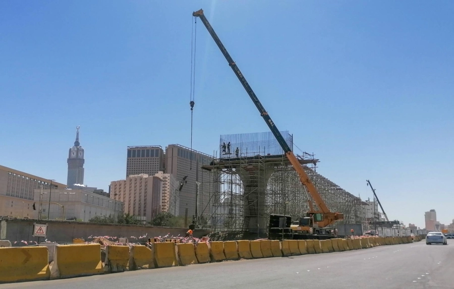 الأعمال المتبقية لمشروع الطريق الدائري الثاني في العاصمة المقدسة (شارع الطندباوي) بطول 5 كلم. (أنس الحارثي)