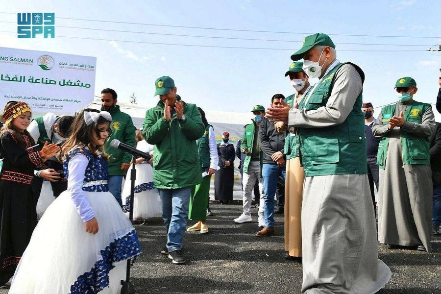 الربيعة يحتفي بطفلة سورية يتيمة           (واس)