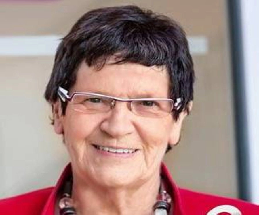 ريتا زوسموت                (مكة)