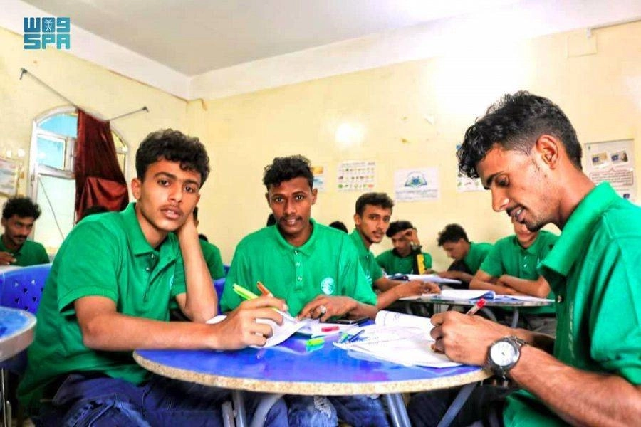 






شباب يمارسون صيانة الجوالات                  (واس)