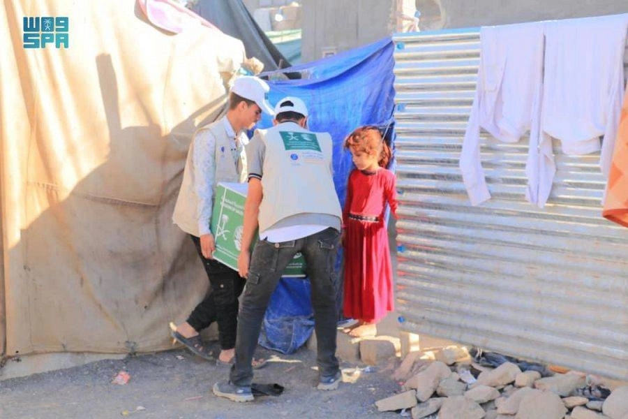 






إيصال السلال إلى اللاجئين في مأرب