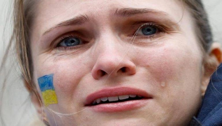 






أوكرانية تبكي الوطن                      (مكة)