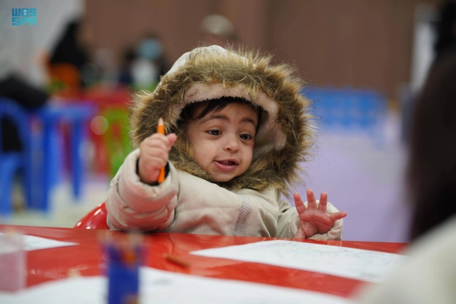 



طفلة تحضر المهرجان مع أسرتها        (مكة)