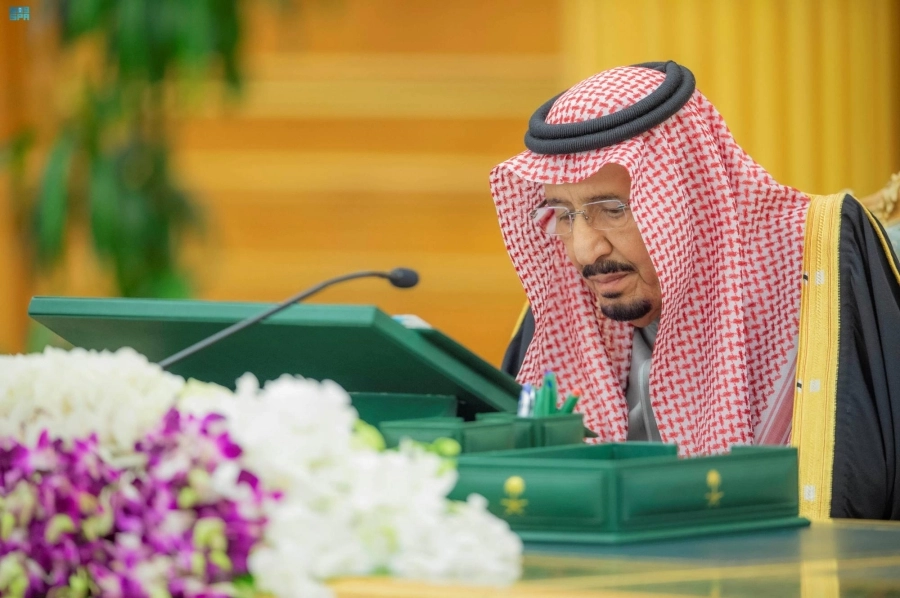 خادم الحرمين مترئسا جلسة مجلس الوزراء أمس  (واس)
