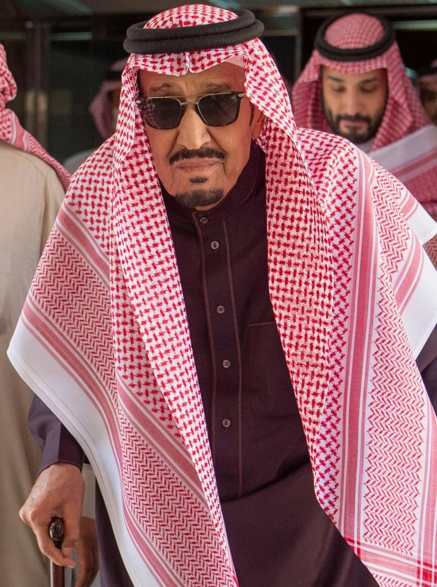 الملك سلمان لدى مغادرته المستشفى (واس)