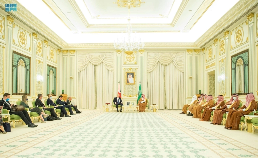 ولي العهد ورئيس وزراء بريطانيا خلال جلسة المباحثات                (واس)                                                                                                                                    
