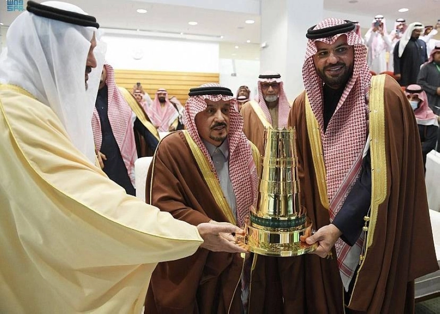أمير منطقة الرياض يتوج الفائزين بكأسي المؤسس (واس)