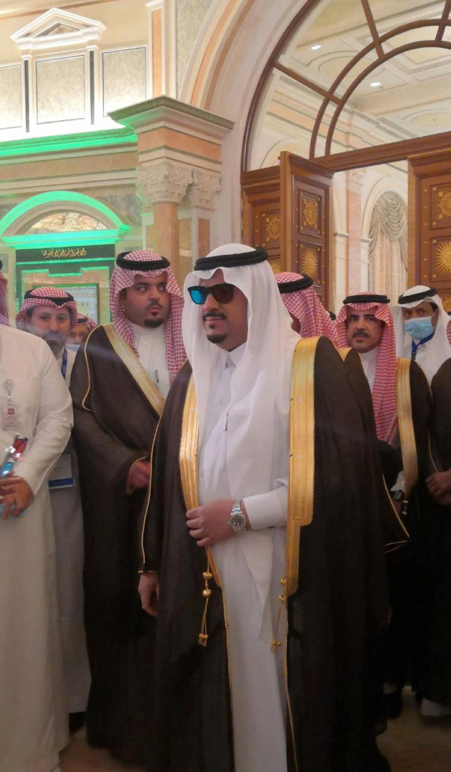 نائب أمير منطقة الرياض محمد بن عبدالرحمن خلال وقوفة على جناح مدينة الملك عبدالعزيز للعلوم و التقنية