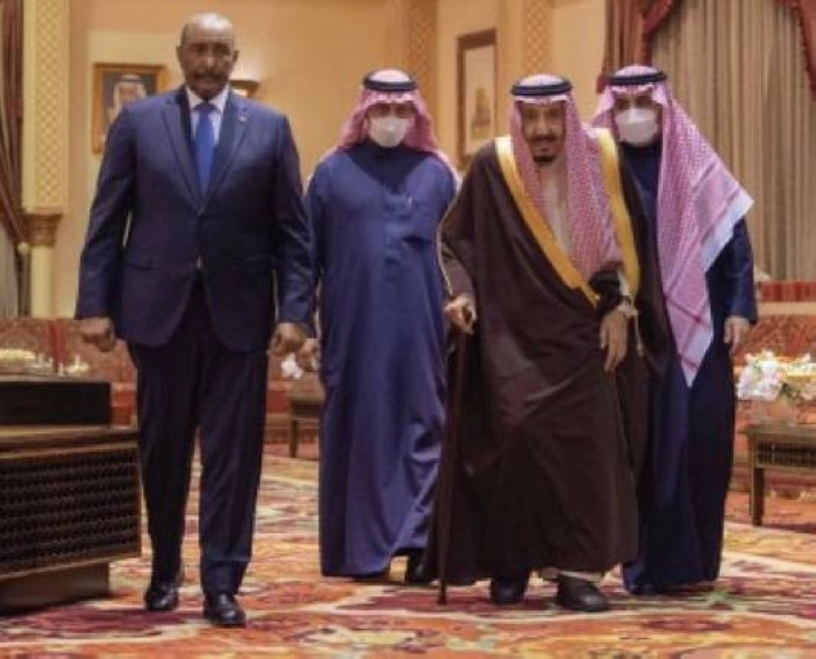 خادم الحرمين الشريفين يستقبل رئيس مجلس السيادة الانتقالي بجمهورية السودان ويقيم مأدبة عشاء (واس)