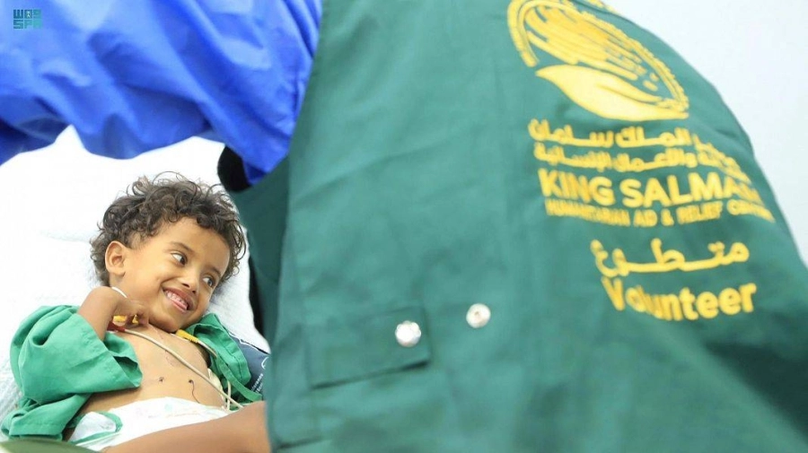 






طفل يبتسم بعد خروجه من العملية الجراحية          (واس)