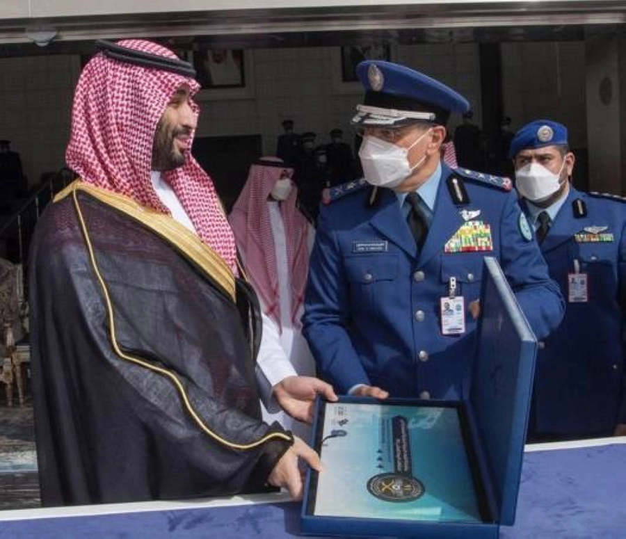 ولي العهد يرعى حفل تخريج الدفعة 101 من طلبة كلية الملك فيصل الجوية (واس)