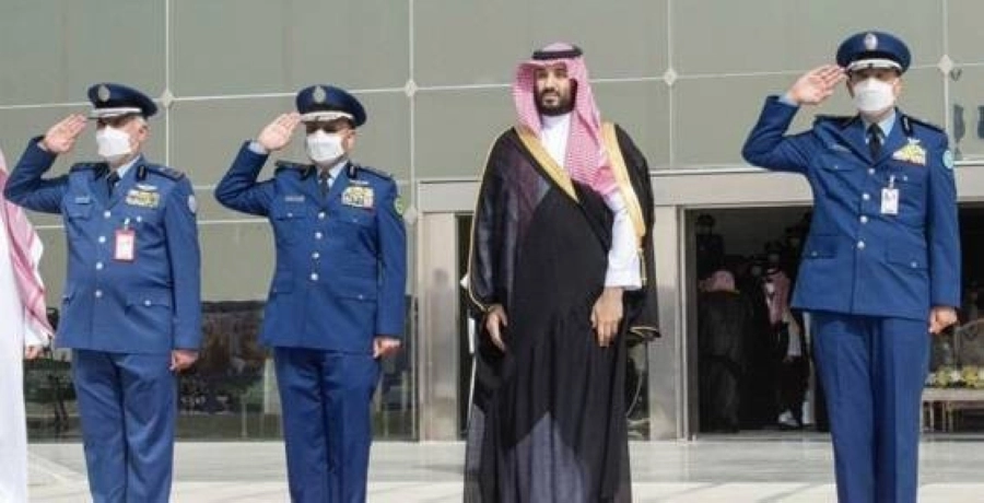 ولي العهد يرعى حفل تخريج الدفعة 101 من طلبة كلية الملك فيصل الجوية (واس)