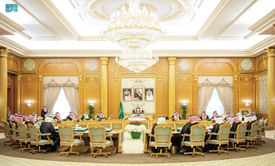 خادم الحرمين مترئسا جلسة مجلس الوزراء أمس    