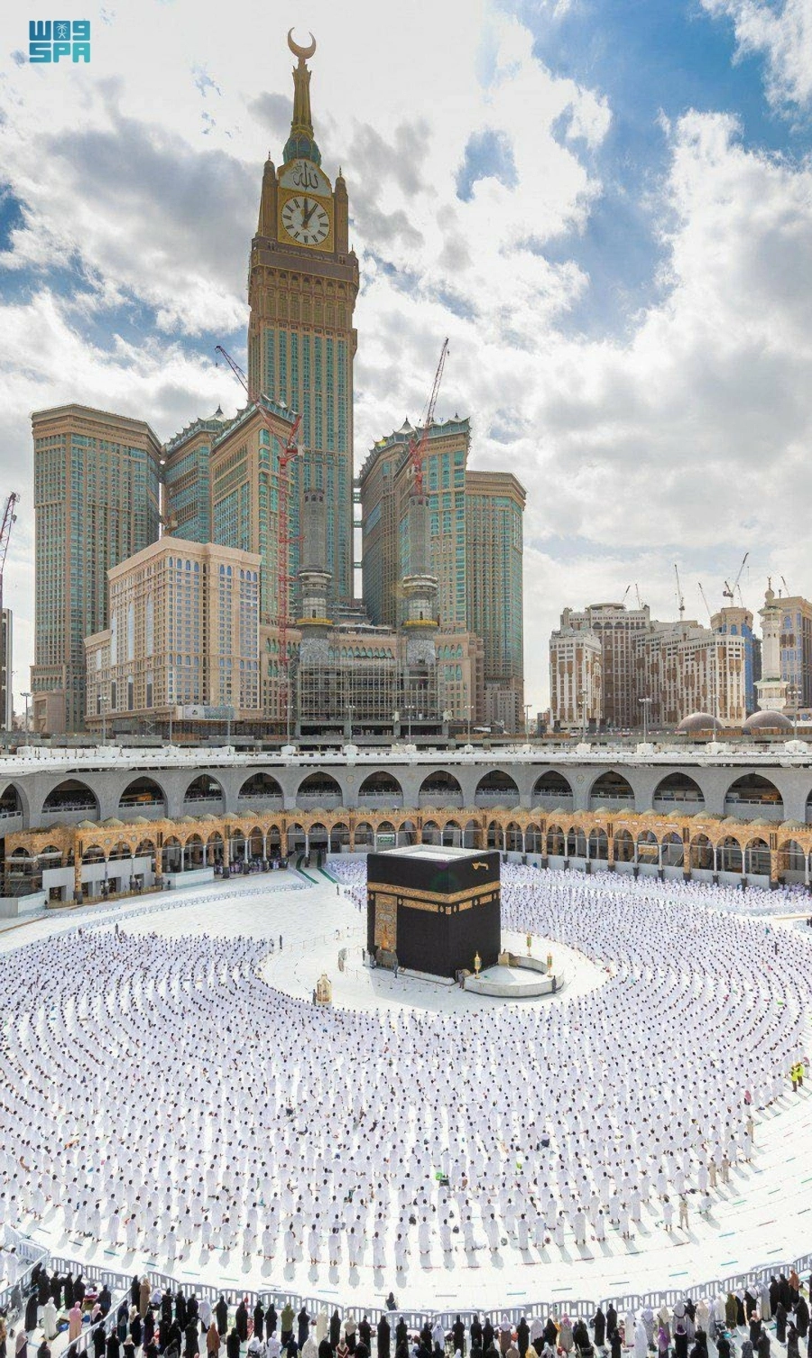 الالتزام بارتداء الكمامة أثناء الطواف (مكة)