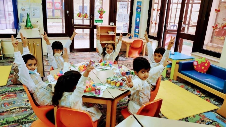 



الأنشطة الفنية لطلاب الابتدائية                                         (مكة)