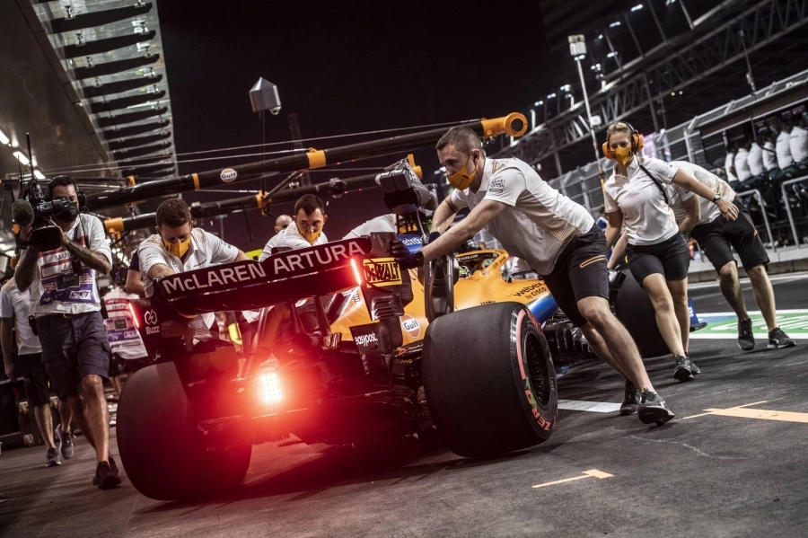 






من تجهيزات الفرق المشاركة