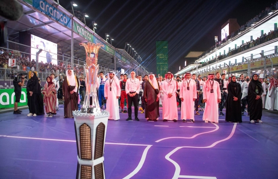 خالد الفيصل يشهد ختام جائزة السعودية الكبرى STC للفورمولا1  (واس)