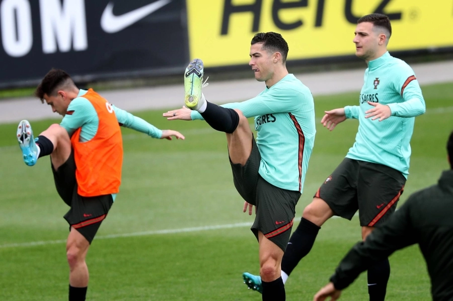 رونالدو خلال تدريبات البرتغال الأخيرة