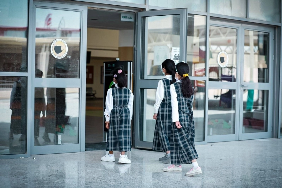 طالبات في الطريق إلى الفصول (مكة)