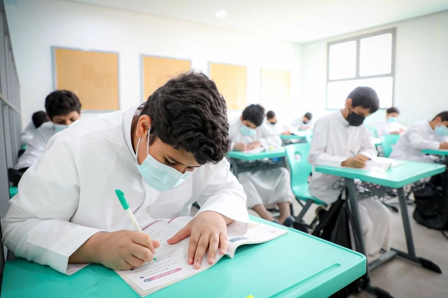 الجدية تسود في اول ايام االدراسة (مكة)